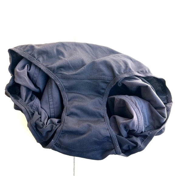 lululemon Athletic Shorts with lined  Women Size 4 - Picture 3 of 6